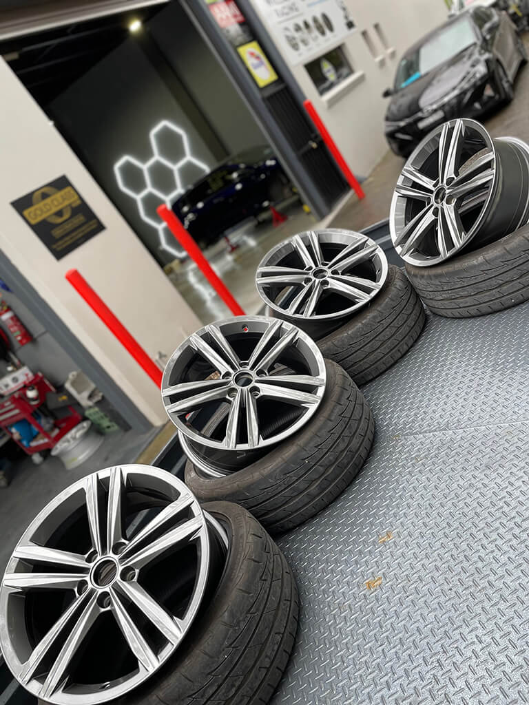 Powder coated car wheels with tyres
