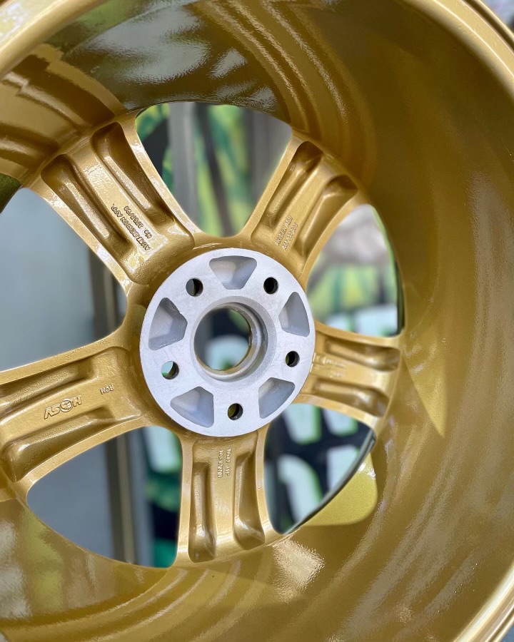 Gold powder coated wheel rim close up (for powder coating 5 image)